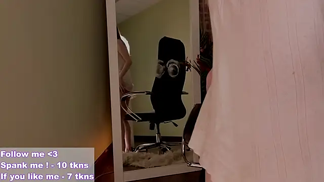 Snapshot of VioletMills chatting on 12-26-24, 03:16 VioletMills online show from 12-26-24, 03:16