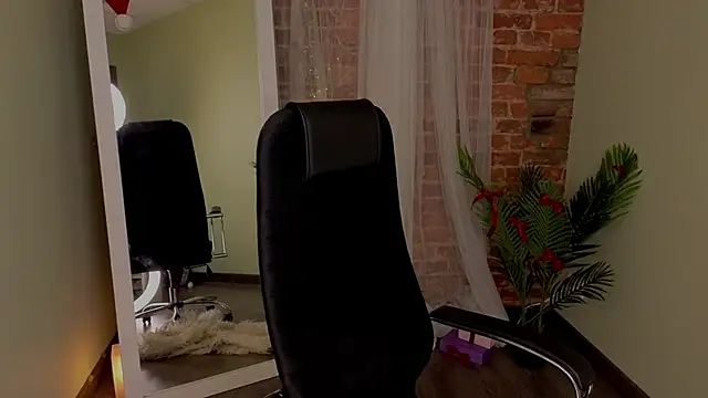 Snapshot of VioletMills chatting on 12-29-24, 01:13 VioletMills online show from 12-29-24, 01:13