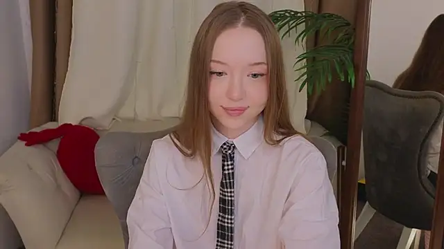 Snapshot of VioletMills chatting on 02-16-25, 09:05 VioletMills online show from 02-16-25, 09:05