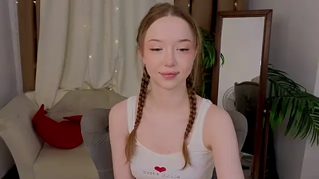 Snapshot of VioletMills chatting on 02-19-25, 08:52 VioletMills online show from 02-19-25, 08:52