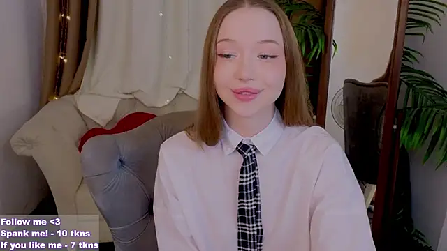 Snapshot of VioletMills chatting on 02-21-25, 12:05 VioletMills online show from 02-21-25, 12:05