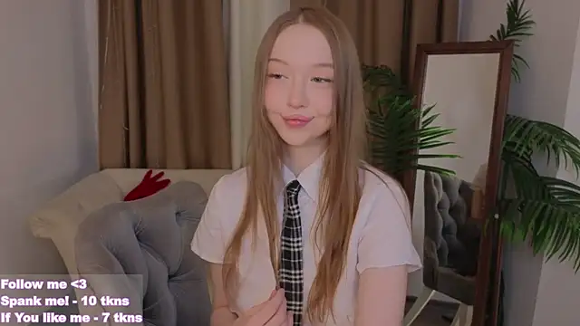 Snapshot of VioletMills chatting on 03-15-25, 09:05 VioletMills online show from 03-15-25, 09:05