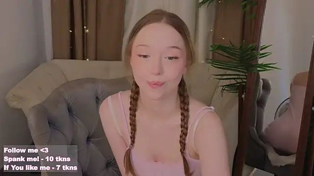 Snapshot of VioletMills chatting on 03-19-25, 09:37 VioletMills online show from 03-19-25, 09:37