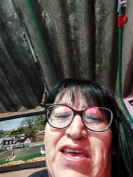 clarita 01 online show from 10-01-25, 11:38