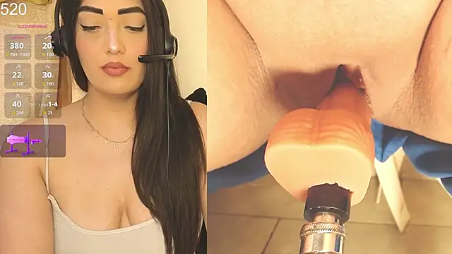 Snapshot of aleja20_- chatting on 11-18-25, 03:38 aleja20 - online show from 11-18-25, 03:38