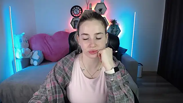 SabrinViolet online show from 05-19-26, 08:09