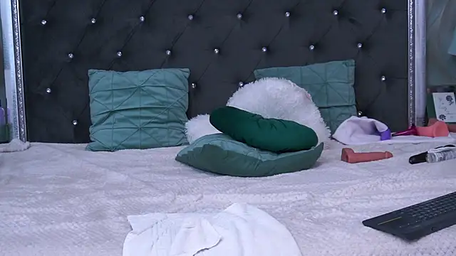 AnneHove online show from 12-07-24, 11:23