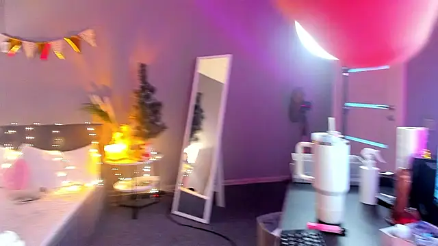 Snapshot of lilly_Cherry_ chatting on 12-20-24, 02:16 lilly Cherry online show from 12-20-24, 02:16