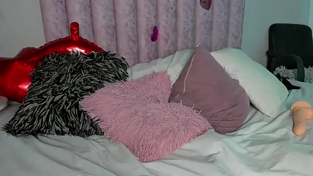 Snapshot of SusanBenett chatting on 02-15-25, 05:30 SusanBenett online show from 02-15-25, 05:30