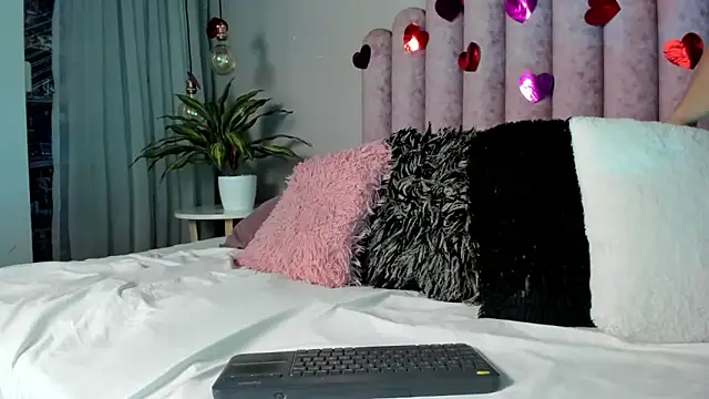 Snapshot of SusanBenett chatting on 03-15-25, 05:15 SusanBenett online show from 03-15-25, 05:15