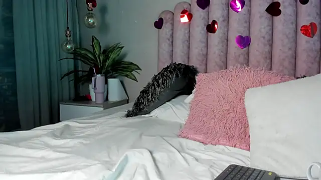 Snapshot of SusanBenett chatting on 03-20-25, 08:08 SusanBenett online show from 03-20-25, 08:08