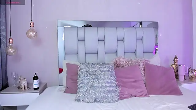 Snapshot of SusanBenett chatting on 10-12-25, 09:58 SusanBenett online show from 10-12-25, 09:58