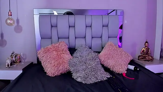 Snapshot of SusanBenett chatting on 10-25-25, 08:36 SusanBenett online show from 10-25-25, 08:36