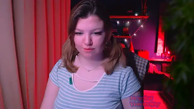 Snapshot of VioletteWay chatting on 02-14-25, 03:58 VioletteWay online show from 02-14-25, 03:58