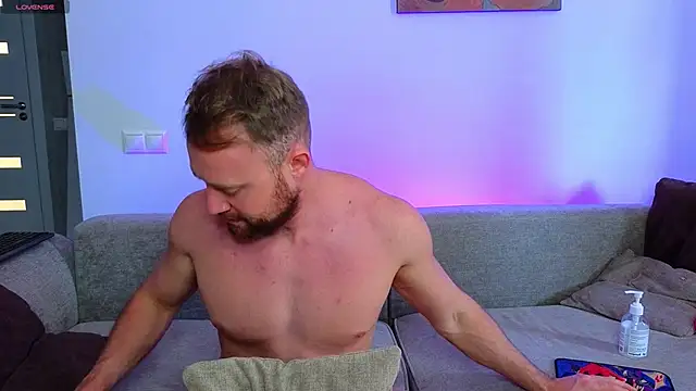 Snapshot of MaxMia chatting on 12-20-24, 08:28 MaxMia online show from 12-20-24, 08:28