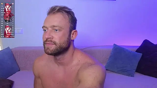 Snapshot of MaxMia chatting on 10-04-25, 02:15 MaxMia online show from 10-04-25, 02:15