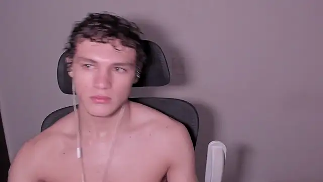 Snapshot of laurent_nova chatting on 05-12-26, 03:47 laurent nova online show from 05-12-26, 03:47