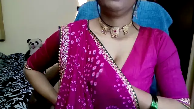 Snapshot of Queenhimanshi chatting on 02-19-26, 12:28 Queenhimanshi online show from 02-19-26, 12:28