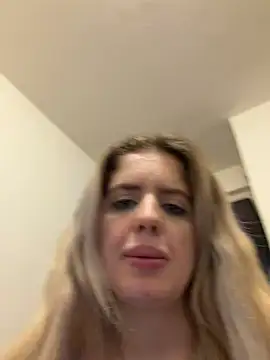 Holly-Glamour online show from 06-17-26, 01:45