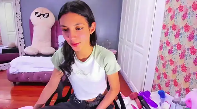 Snapshot of Iris_Stone_ chatting on 01-25-25, 08:10 Iris Stone online show from 01-25-25, 08:10