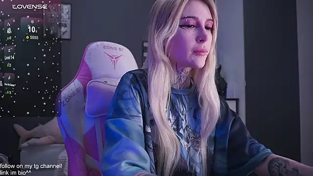 fraulein mooon online show from 11-24-25, 10:53