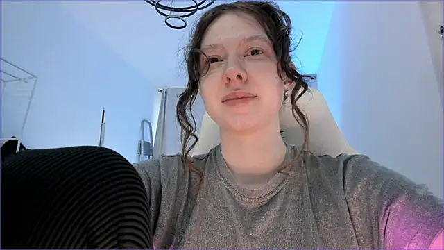 Viktoria Oliverr online show from 11-14-25, 09:08