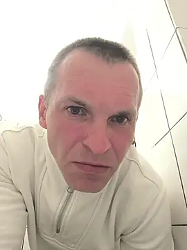 AttractiveSilk5 online show from 04-23-26, 09:39