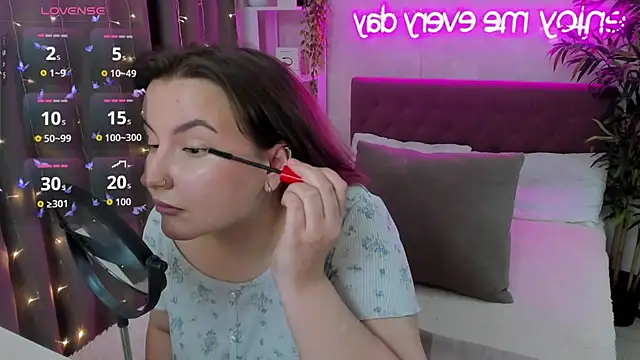 FeralPeach online show from 09-11-25, 04:34