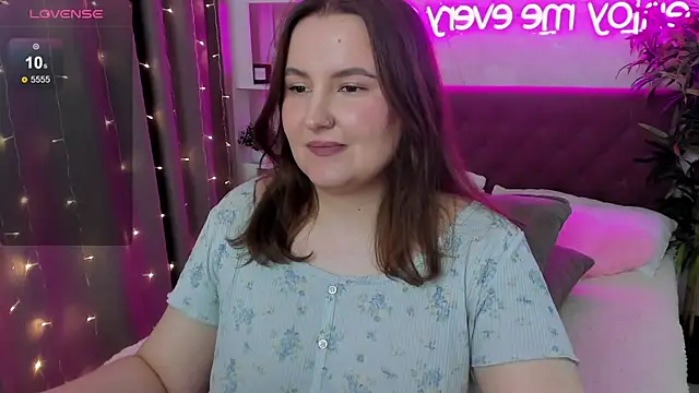 Snapshot of FeralPeach chatting on 05-30-26, 07:49 FeralPeach online show from 05-30-26, 07:49