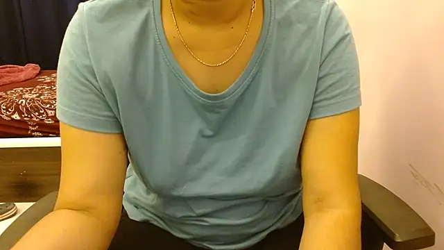 Snapshot of priya__81 chatting on 01-08-25, 06:31 priya 81 online show from 01-08-25, 06:31