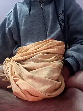 Snapshot of Collegeboywithbigweapan21 chatting on 12-16-25, 05:07 Collegeboywithbigweapan21 online show from 12-16-25, 05:07