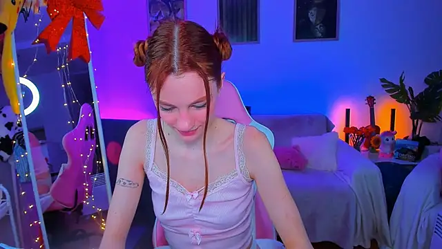 Snapshot of Alyssa_Smitt chatting on 02-10-25, 02:30 Alyssa Smitt online show from 02-10-25, 02:30