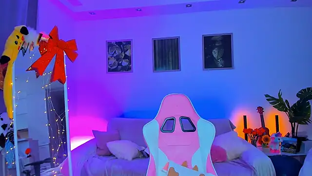 Snapshot of Alyssa_Smitt chatting on 02-13-25, 07:35 Alyssa Smitt online show from 02-13-25, 07:35