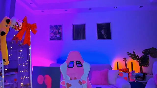 Snapshot of Alyssa_Smitt chatting on 02-16-25, 10:32 Alyssa Smitt online show from 02-16-25, 10:32