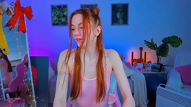 Snapshot of Alyssa_Smitt chatting on 02-20-25, 10:59 Alyssa Smitt online show from 02-20-25, 10:59