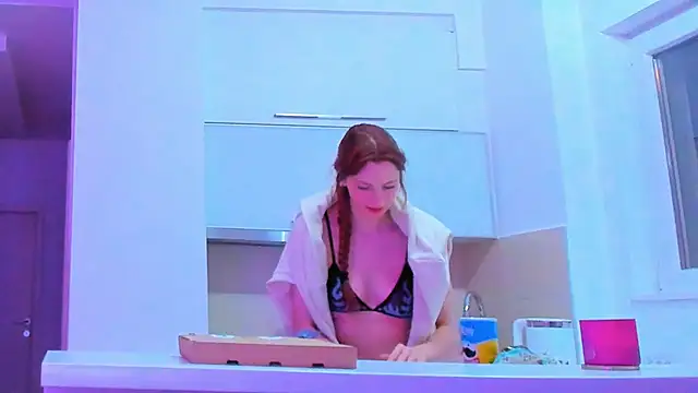 Snapshot of Alyssa_Smitt chatting on 10-04-25, 12:08 Alyssa Smitt online show from 10-04-25, 12:08