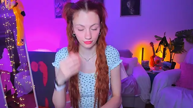 Snapshot of Alyssa_Smitt chatting on 10-06-25, 09:45 Alyssa Smitt online show from 10-06-25, 09:45