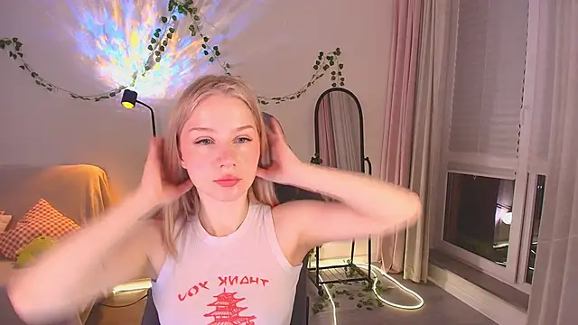 Snapshot of Eva_Davi chatting on 11-05-25, 02:22 Eva Davi online show from 11-05-25, 02:22