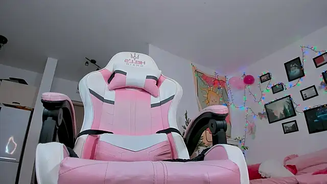 Mia Madden online show from 12-24-24, 02:21