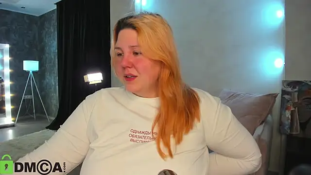 Ruth Oliver online show from 10-28-25, 01:09