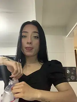 Snapshot of Ady_18 chatting on 01-04-25, 04:43 Ady 18 online show from 01-04-25, 04:43