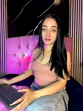 Snapshot of Ady_18 chatting on 09-25-25, 03:49 Ady 18 online show from 09-25-25, 03:49