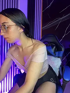 Snapshot of Ady_18 chatting on 10-20-25, 07:58 Ady 18 online show from 10-20-25, 07:58