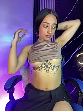 Snapshot of Ady_18 chatting on 10-25-25, 05:40 Ady 18 online show from 10-25-25, 05:40