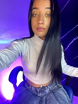 Snapshot of Ady_18 chatting on 10-31-25, 03:13 Ady 18 online show from 10-31-25, 03:13