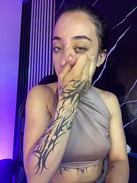 Snapshot of Ady_18 chatting on 11-07-25, 07:14 Ady 18 online show from 11-07-25, 07:14