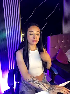 Snapshot of Ady_18 chatting on 11-19-25, 08:31 Ady 18 online show from 11-19-25, 08:31