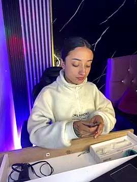 Snapshot of Ady_18 chatting on 11-20-25, 08:08 Ady 18 online show from 11-20-25, 08:08