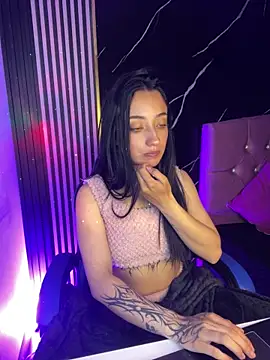 Snapshot of Ady_18 chatting on 11-21-25, 08:18 Ady 18 online show from 11-21-25, 08:18