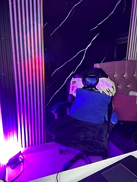 Snapshot of Ady_18 chatting on 11-22-25, 07:02 Ady 18 online show from 11-22-25, 07:02